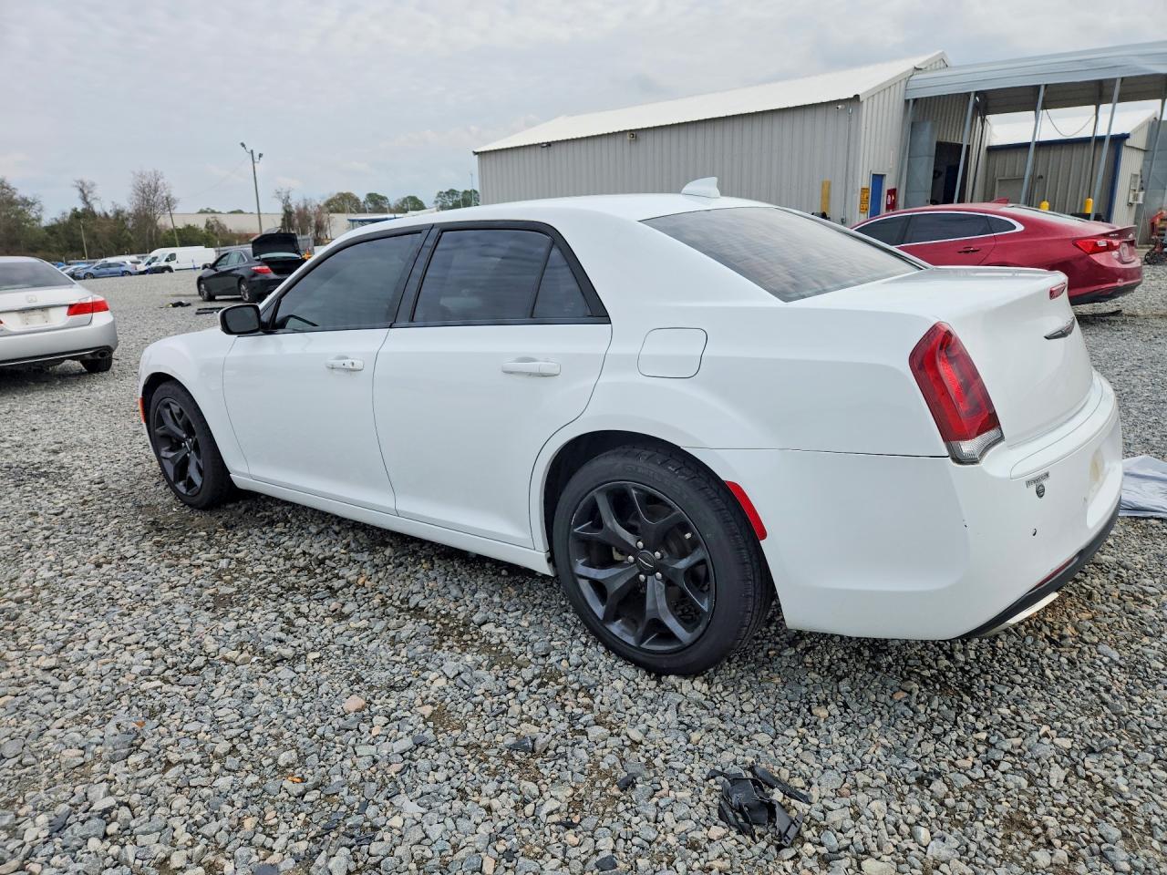 2021 Chrysler 300 S - Фото 2