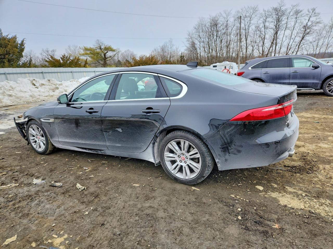 2017 Jaguar Xf Premium - Image 2