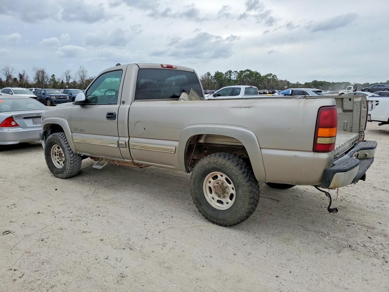 2002 Chevrolet Silverado C2500 Heavy Duty - Фото 2