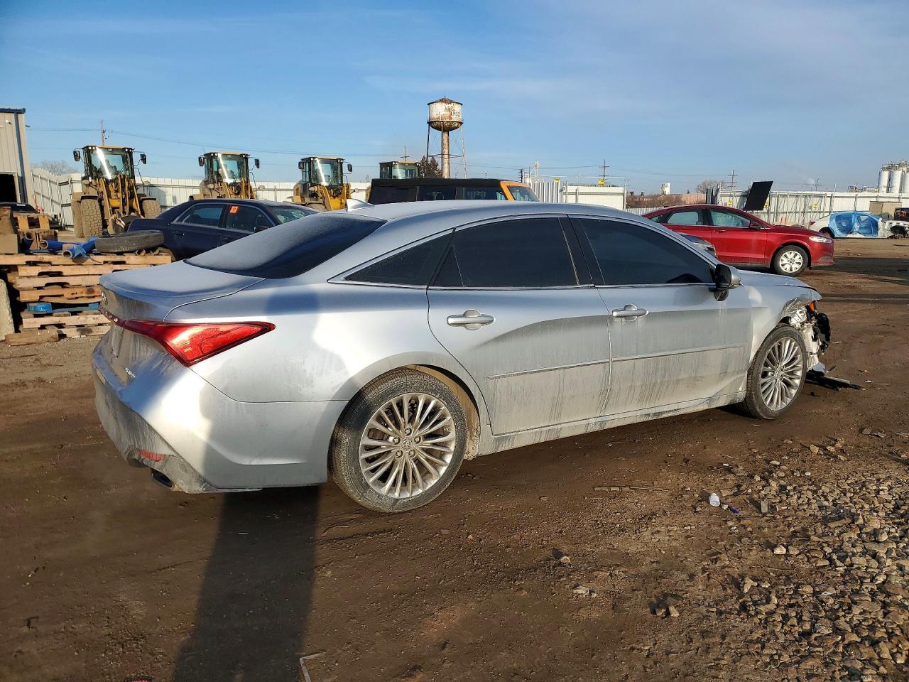 2019 Toyota Avalon Limited - Фото 3