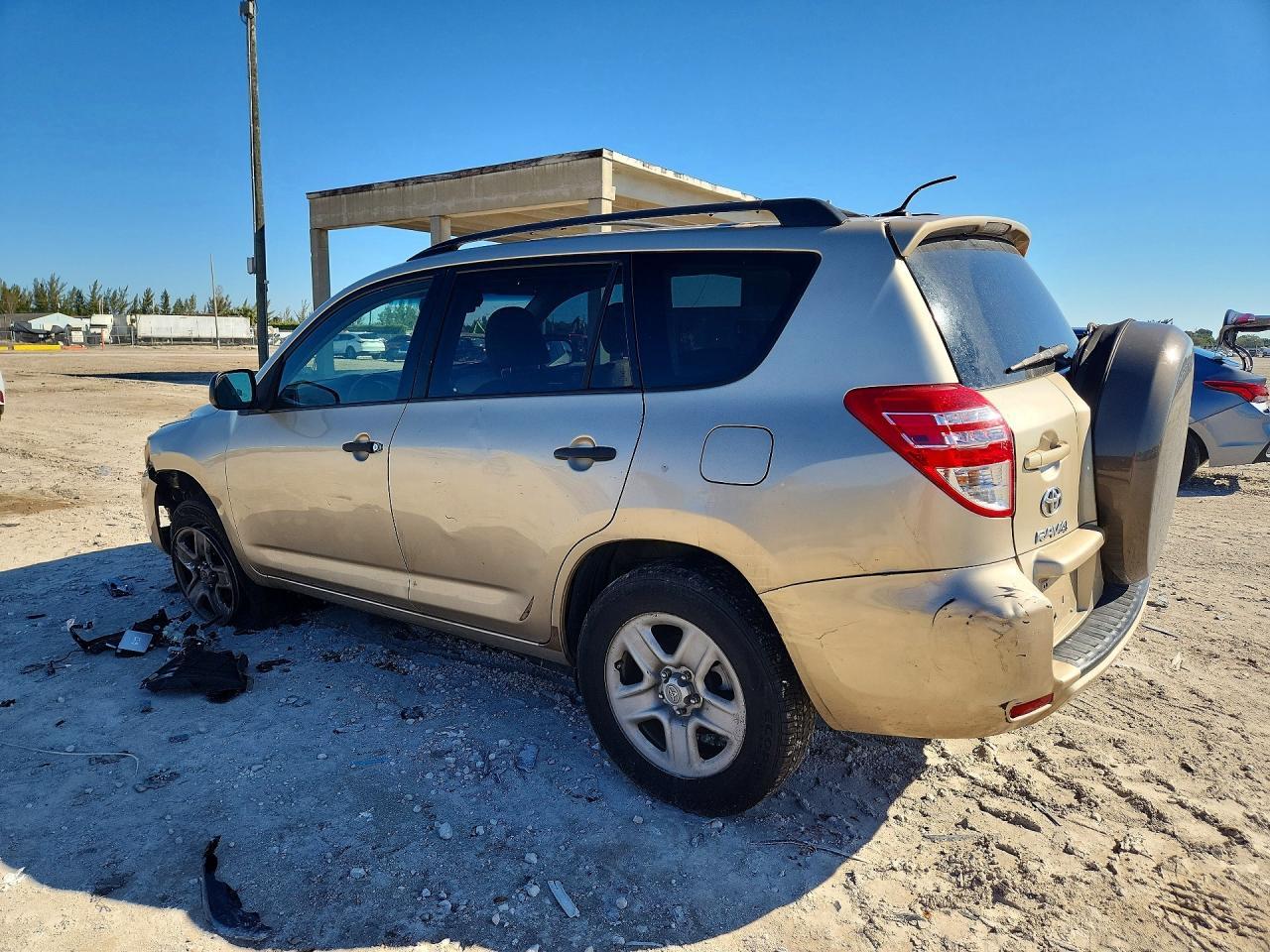 2011 Toyota Rav4 Base - Фото 2