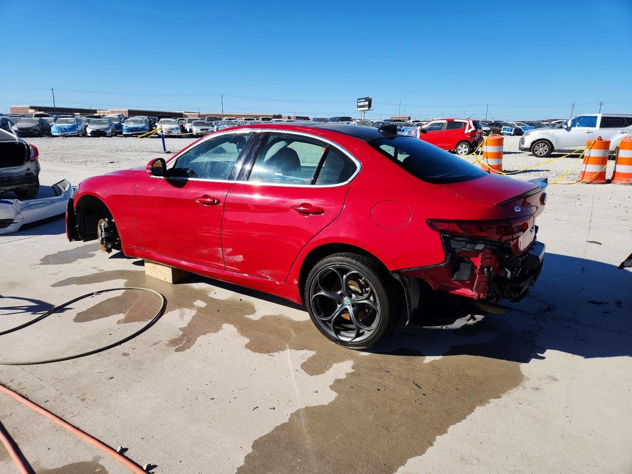 2020 Alfa Romeo Giulia Ti - Фото 2