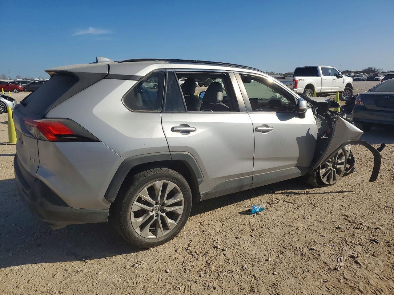 2020 Toyota Rav4 Xle Premium - Фото 3