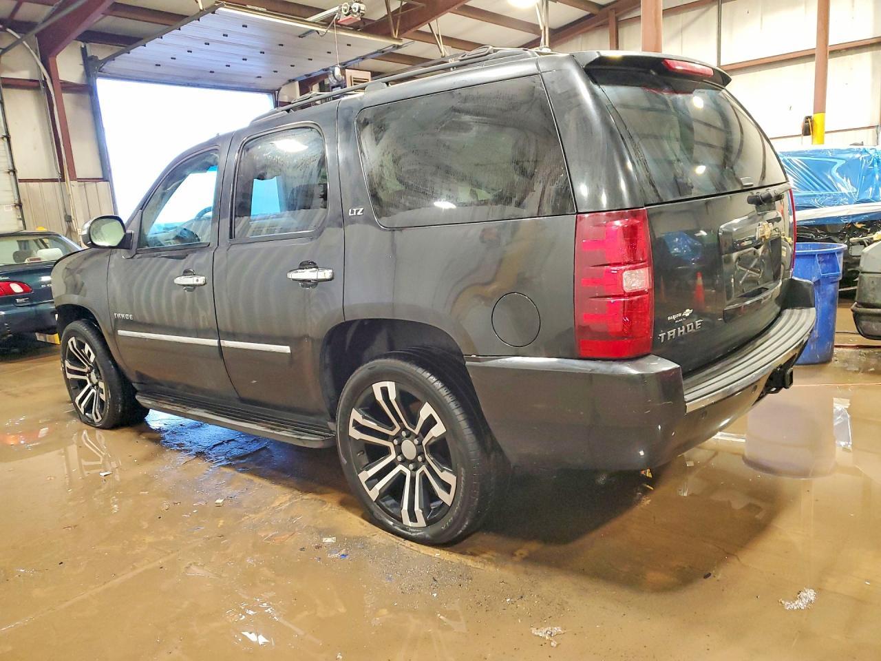 2011 Chevrolet Tahoe K1500 Ltz - Фото 2