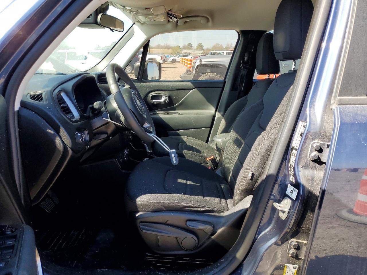 2022 Jeep Renegade Latitude - Image 7