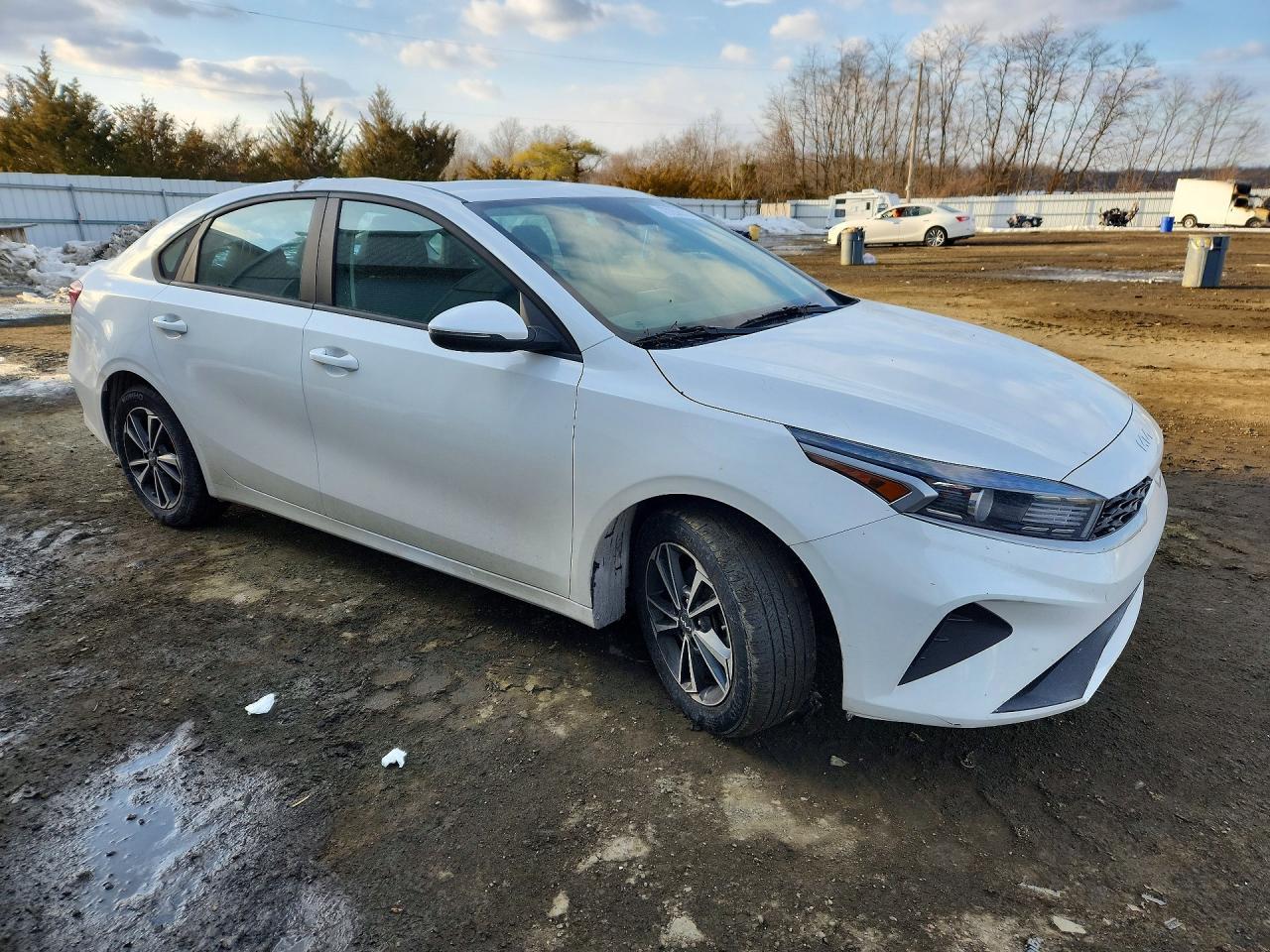 2023 Kia Forte Lxs - Image 4