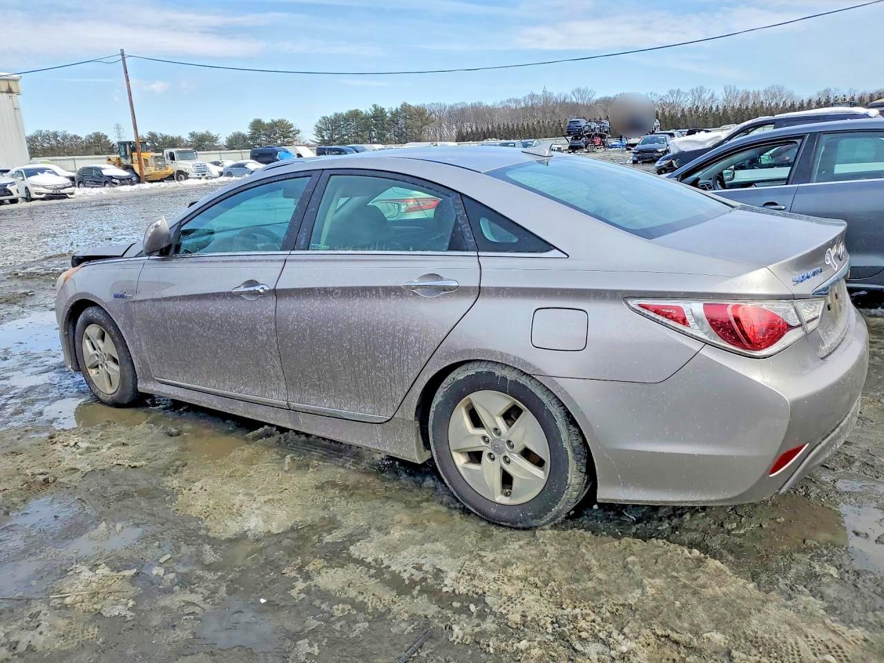 2012 Hyundai Sonata Hybrid Base - Image 2