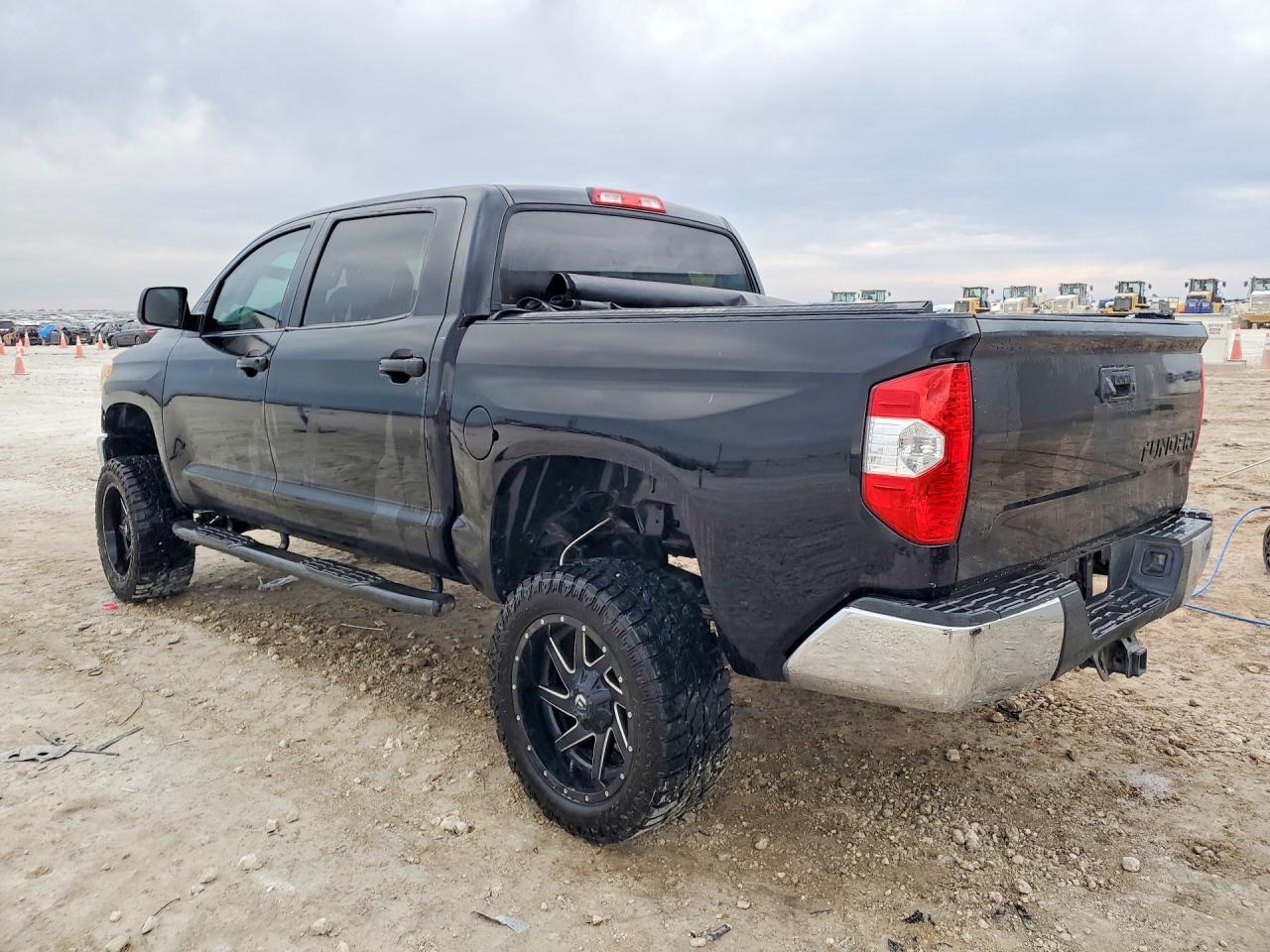 2016 Toyota Tundra Crewmax Sr5 - Image 2