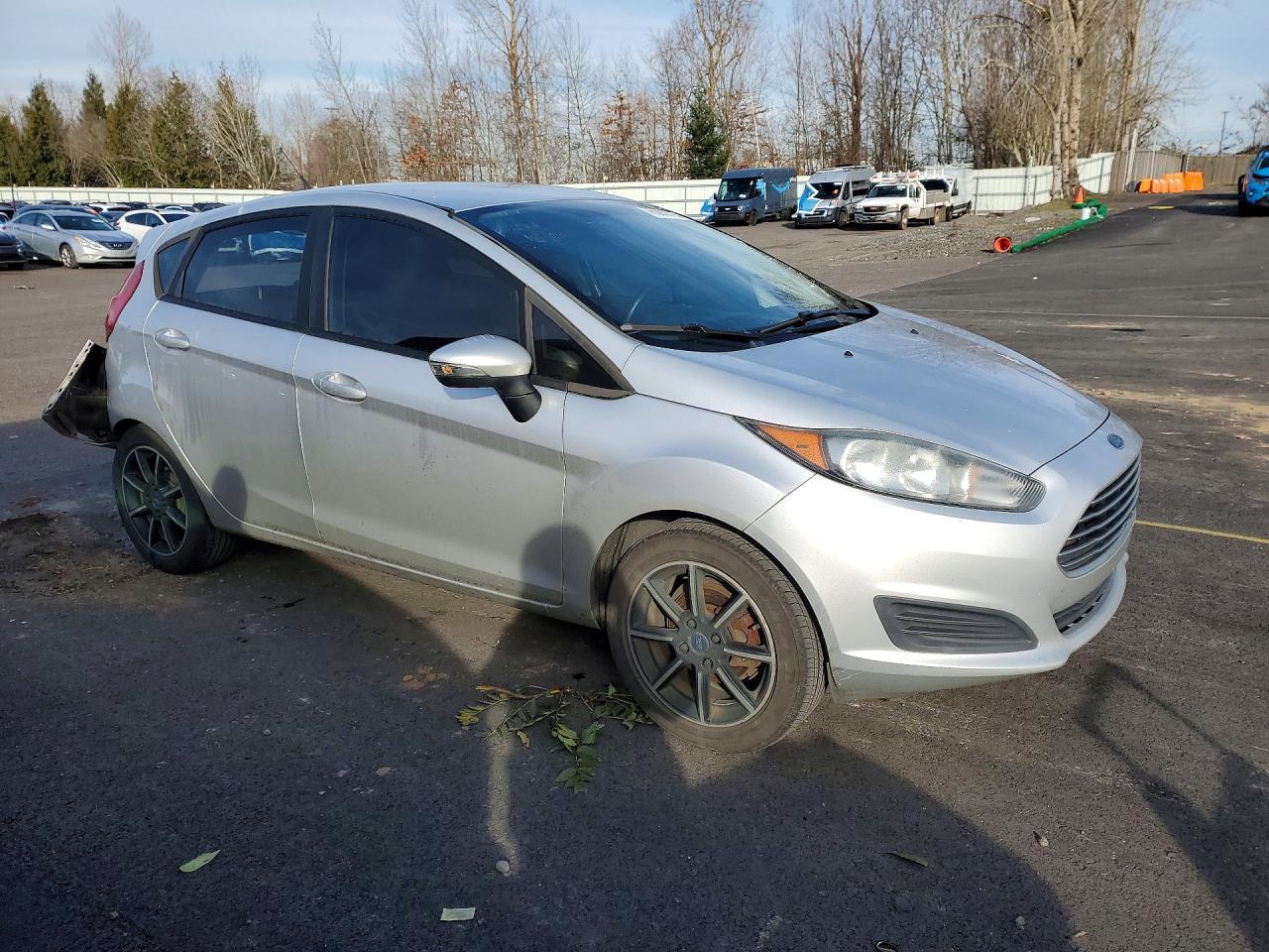 2015 Ford Fiesta Se - Image 4