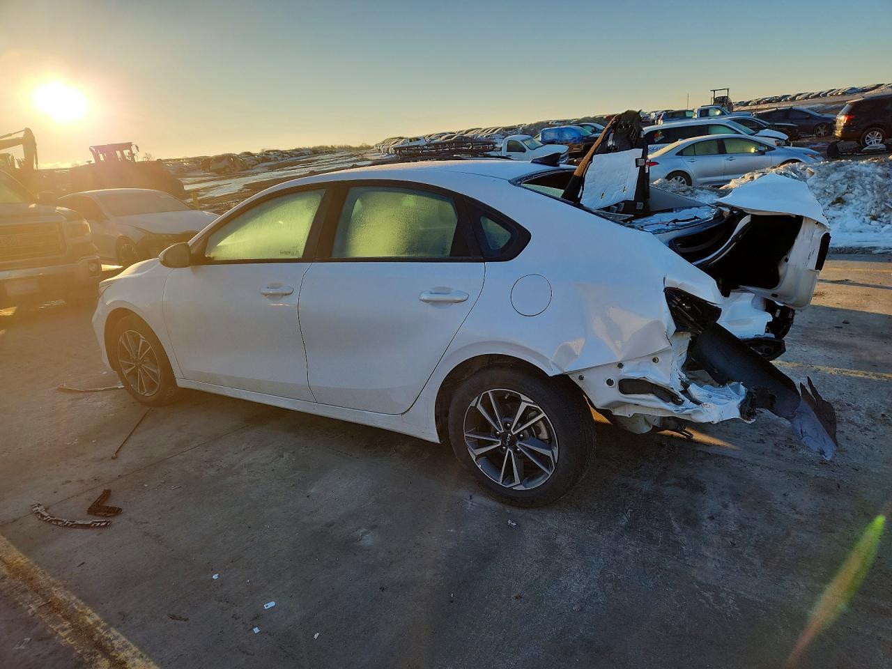 2023 Kia Forte Lx - Фото 2