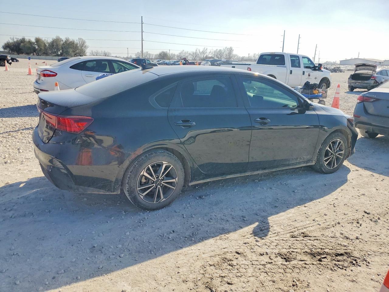 2024 Kia Forte Lxs - Image 3