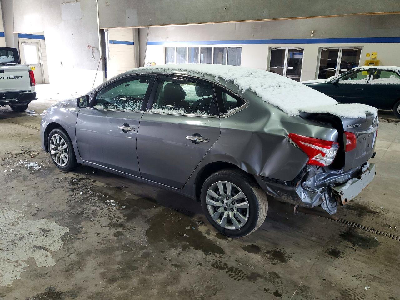 2016 Nissan Sentra S - Фото 2