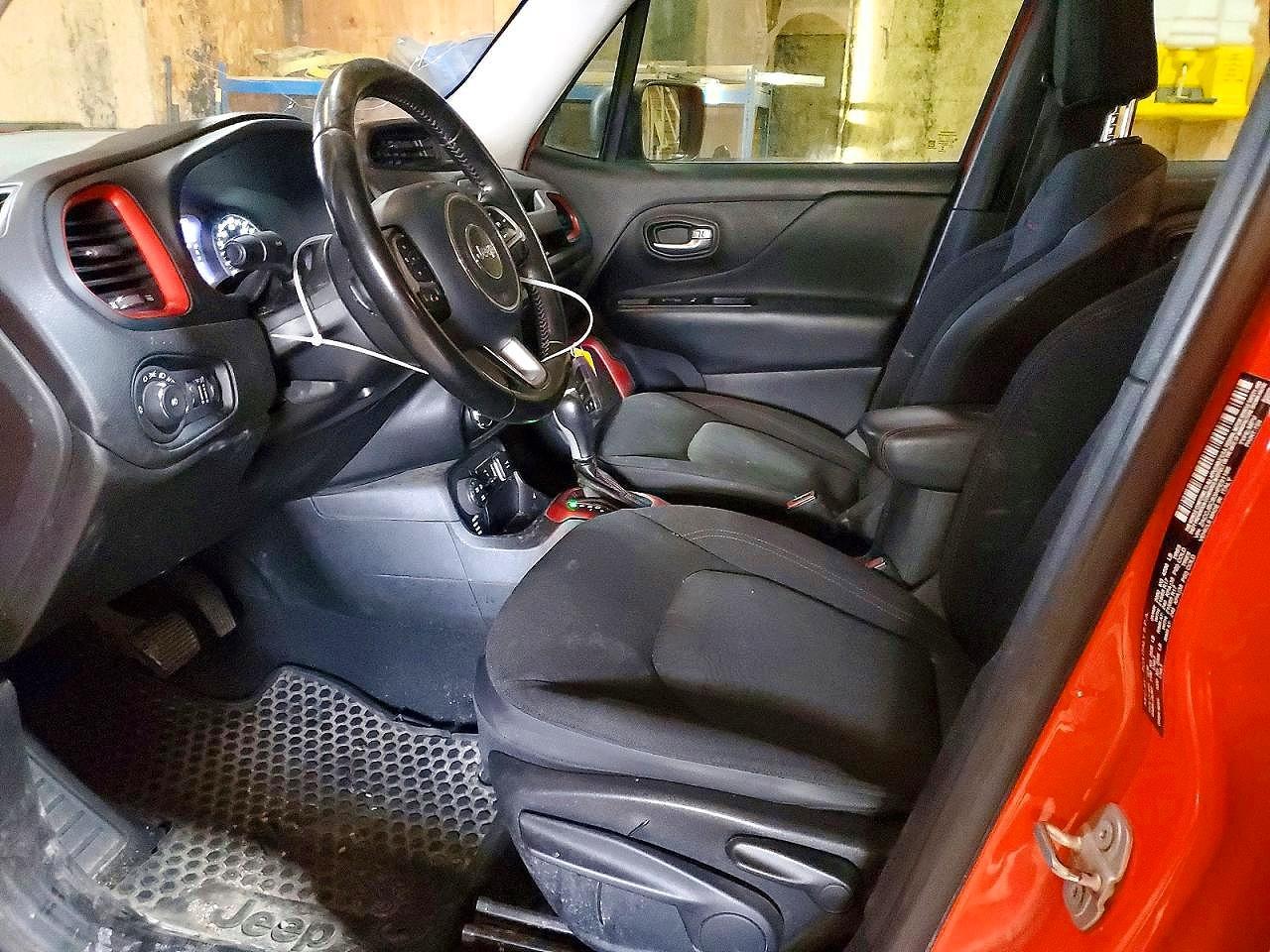 2017 Jeep Renegade Trailhawk - Image 7