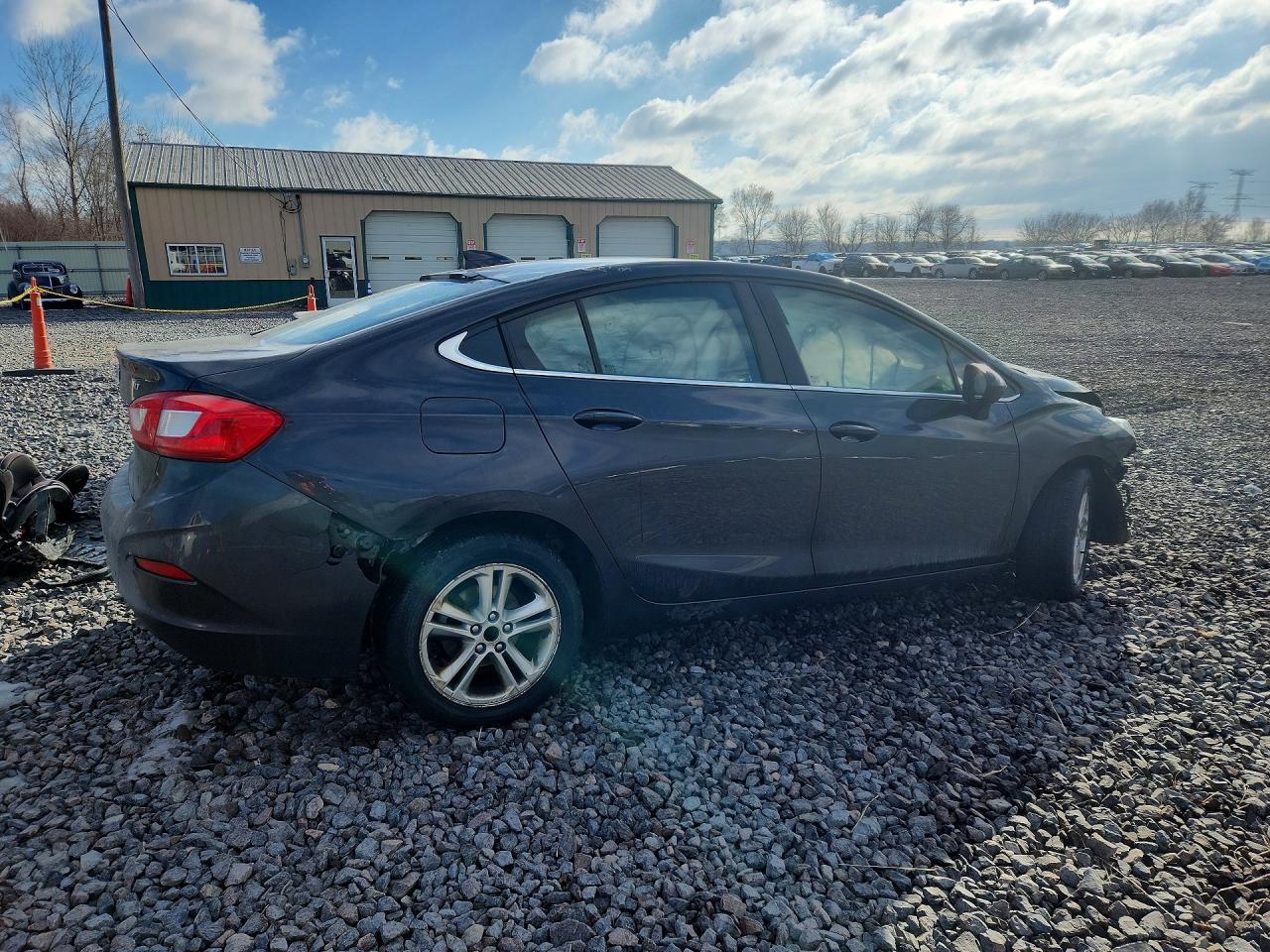 2016 Chevrolet Cruze L Ma - Image 3