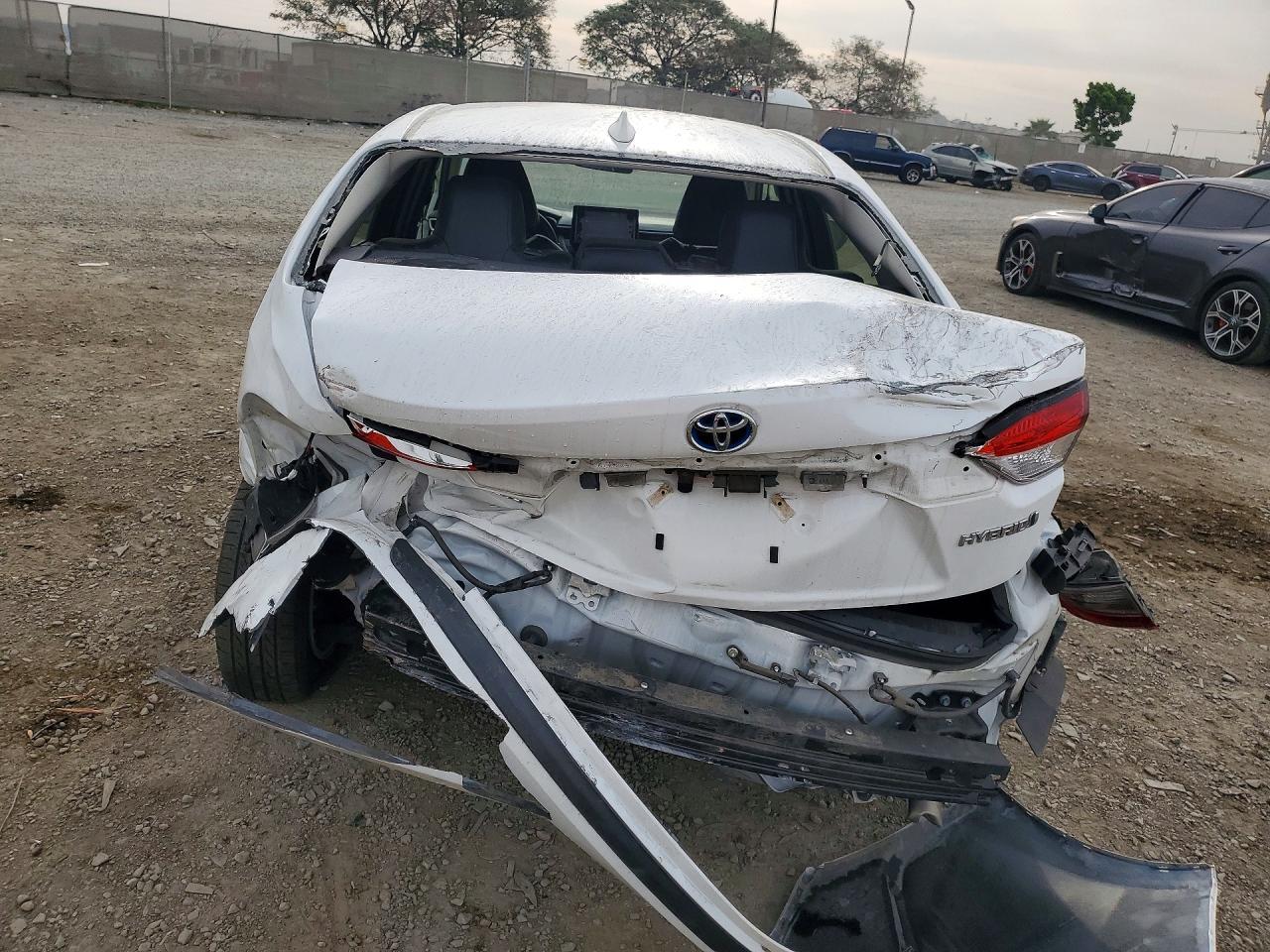 2022 Toyota Corolla Hybrid Le - Image 6