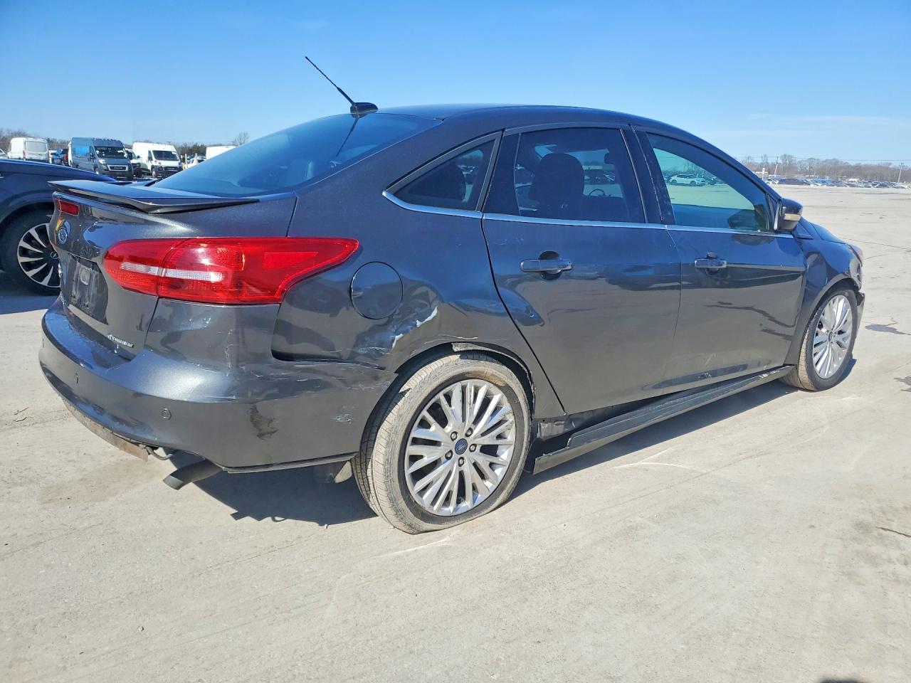 2017 Ford Focus Titanium - Фото 3