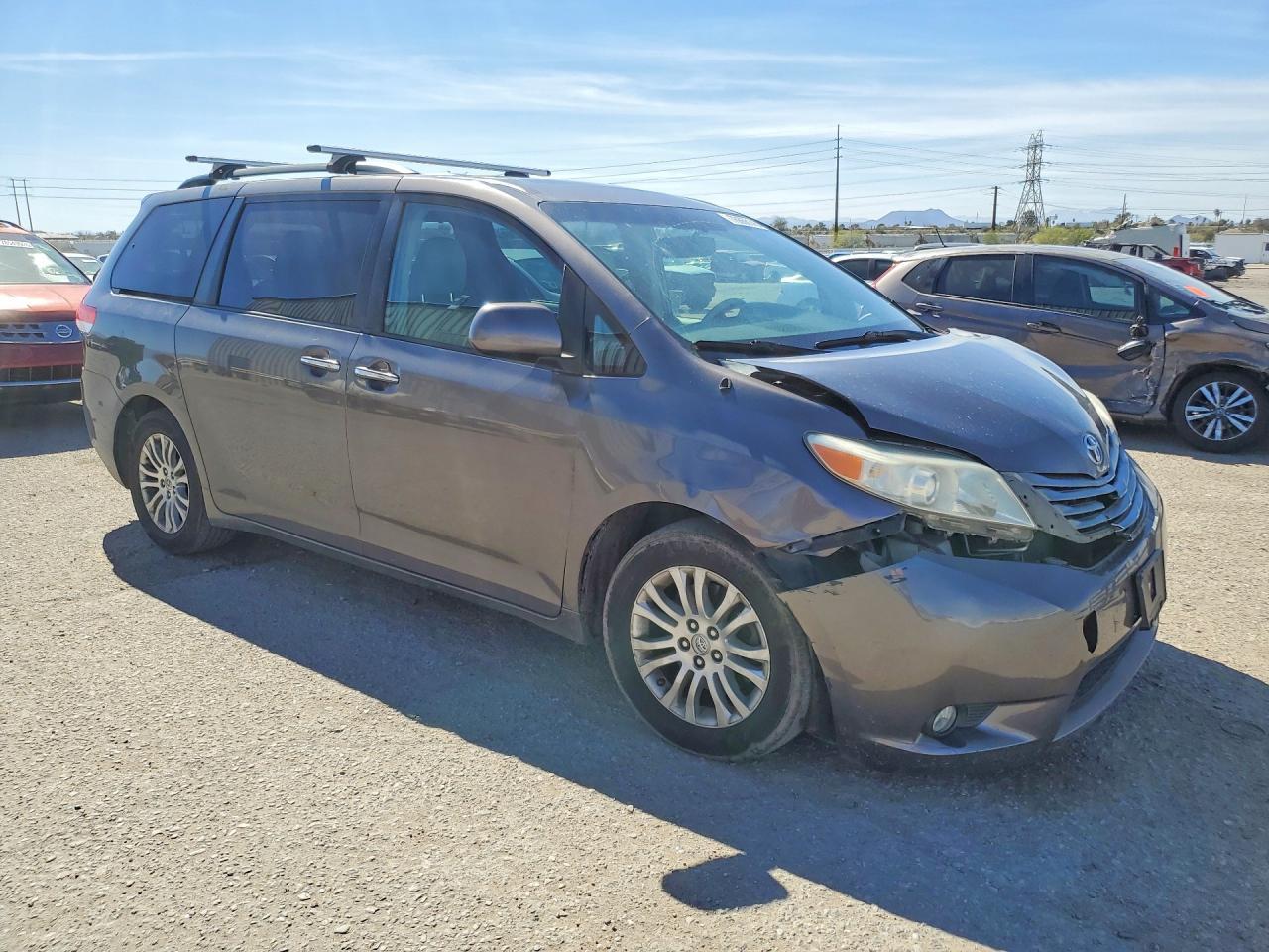 2013 Toyota Sienna Xle - Фото 4