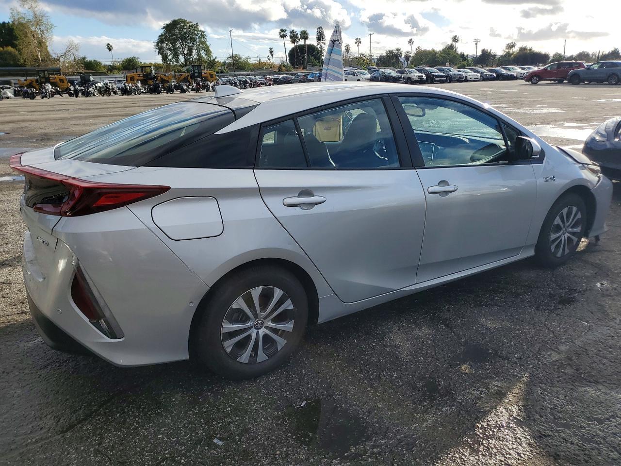 2022 Toyota Prius Prime Le - Фото 3