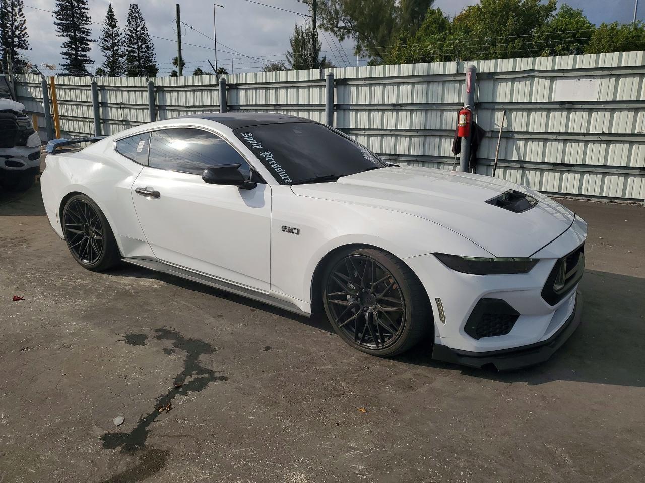 2025 Ford Mustang Gt - Image 4