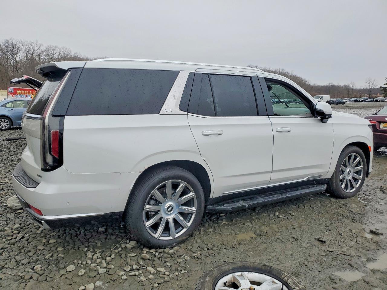 2024 Cadillac Escalade - Image 3