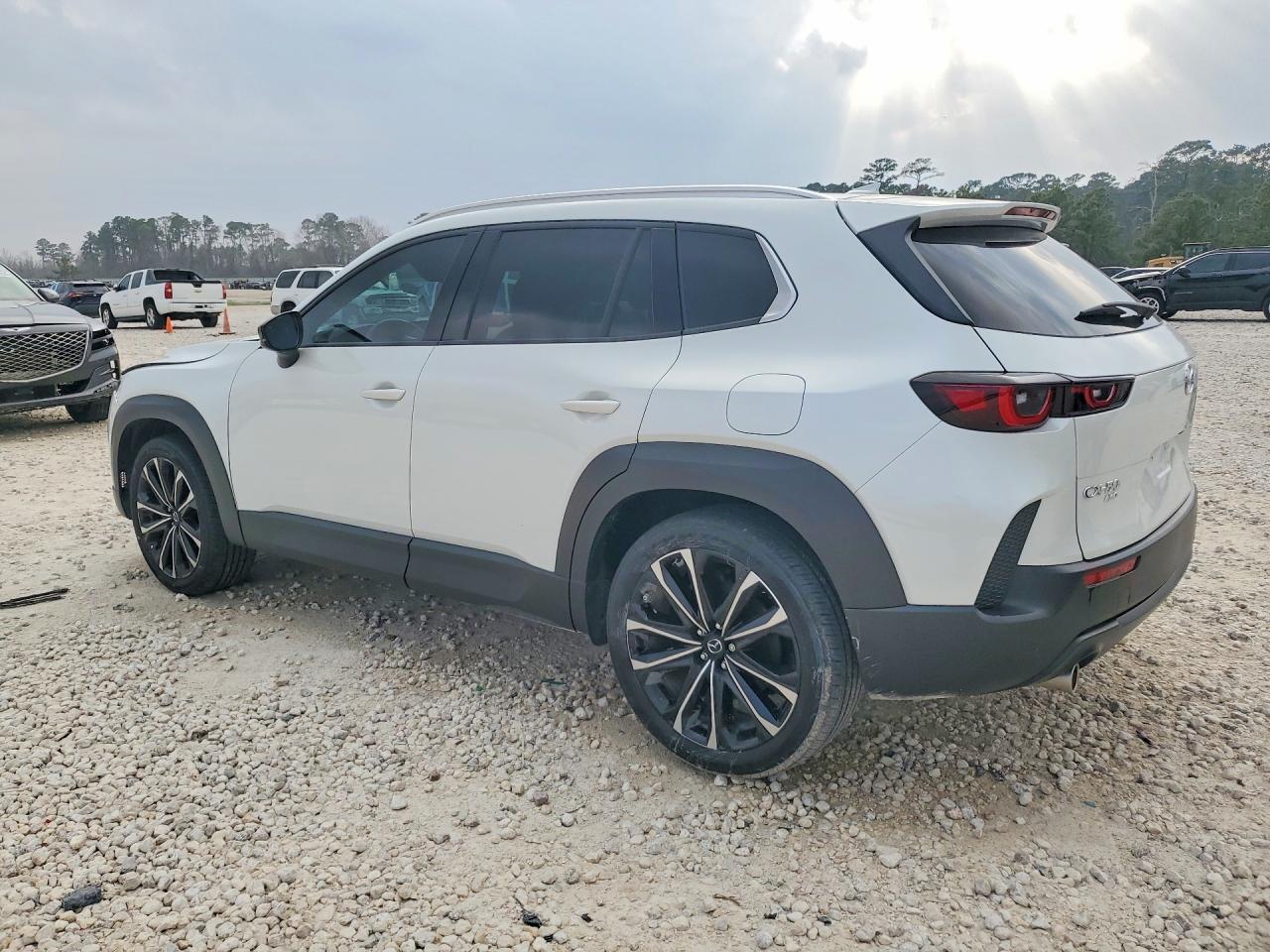 2025 Mazda Cx-50 - Image 2