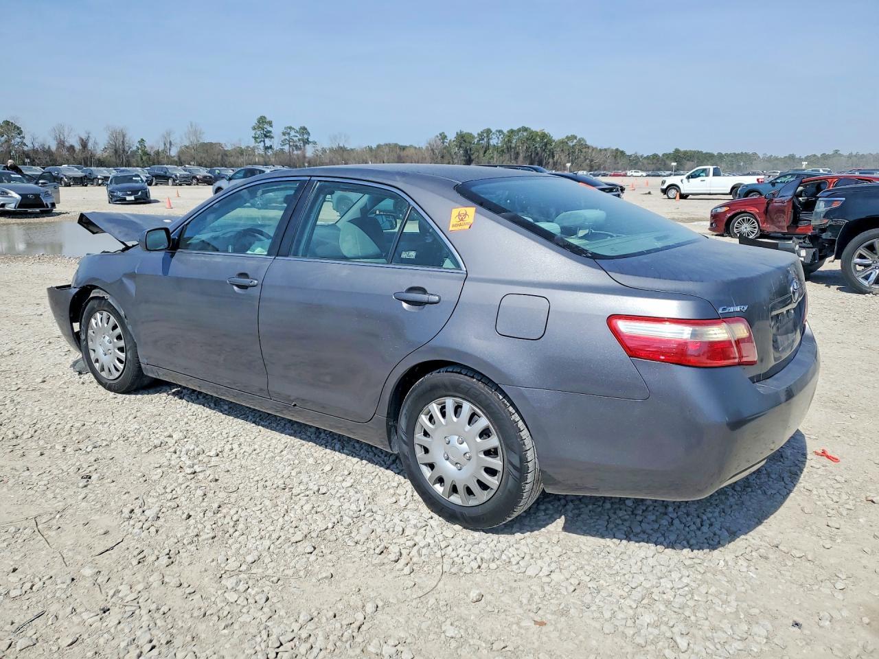 2009 Toyota Camry Le - Фото 2