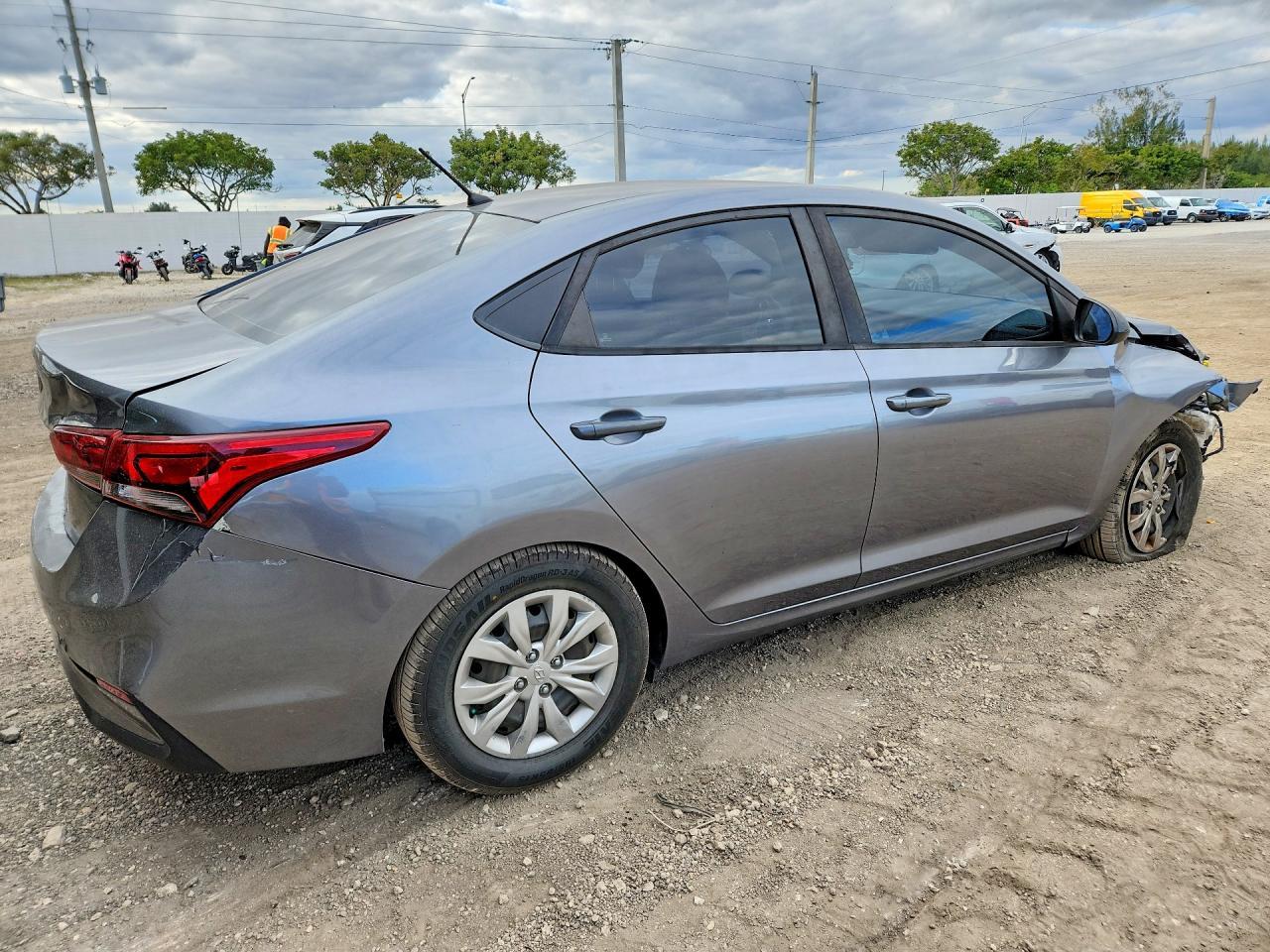 2019 Hyundai Accent Se - Фото 3