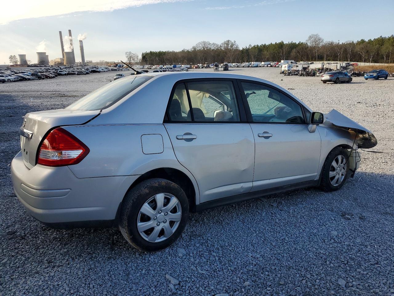 2010 Nissan Versa 1.8 S - Image 3