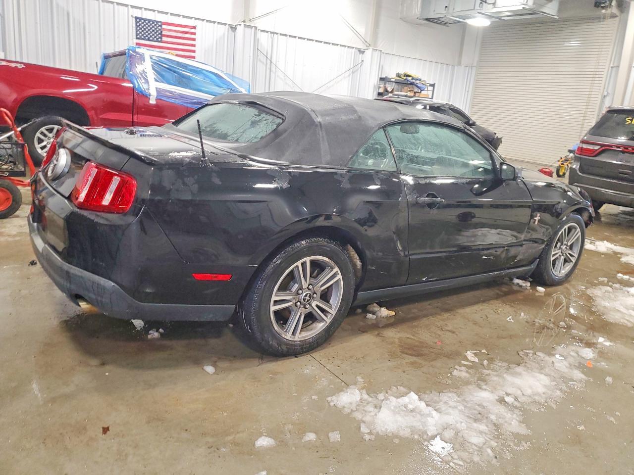 2010 Ford Mustang - Фото 3