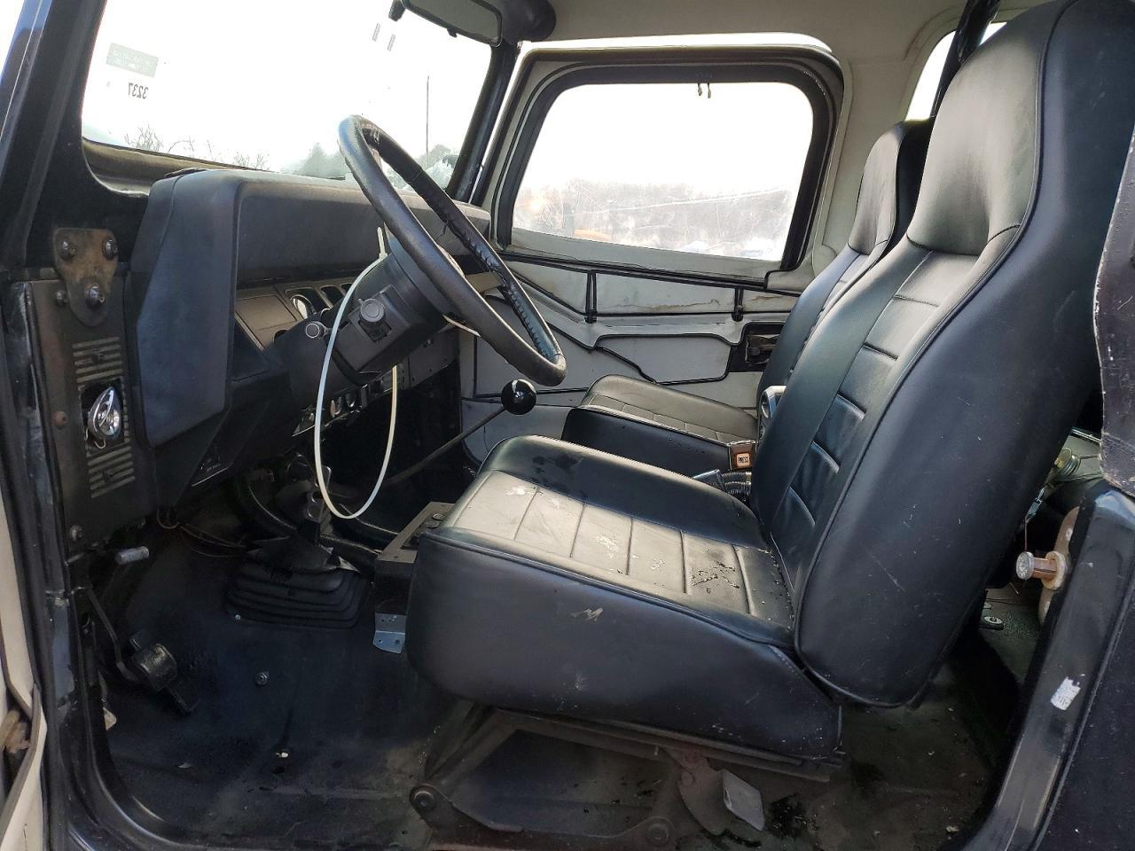 1987 Jeep Wrangler - Image 7