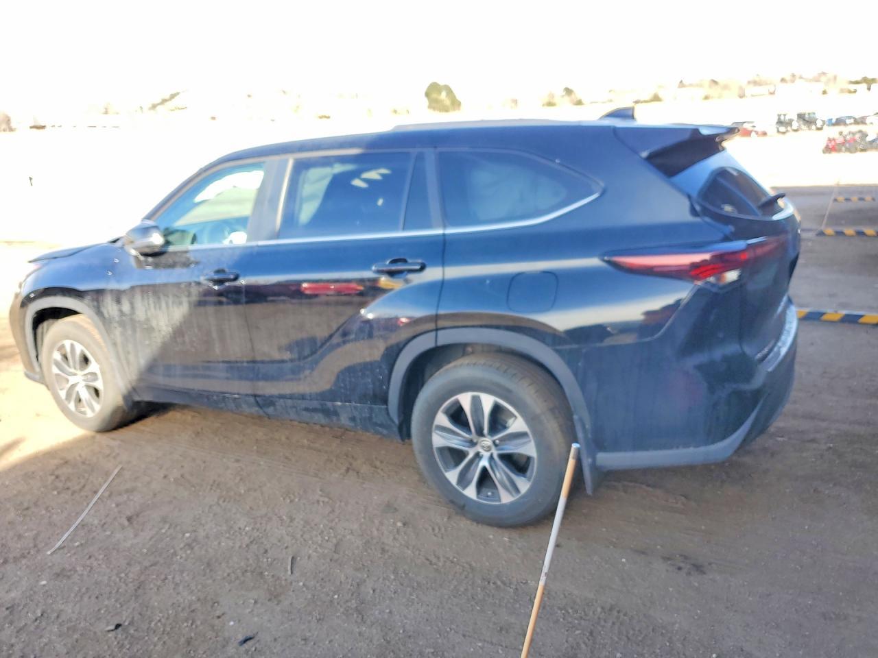 2025 Toyota Highlander Le - Фото 2