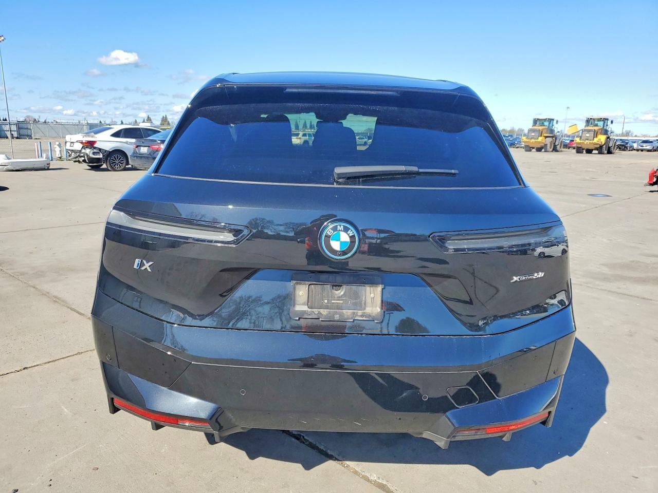 2025 BMW Ix xDrive50 - Фото 6