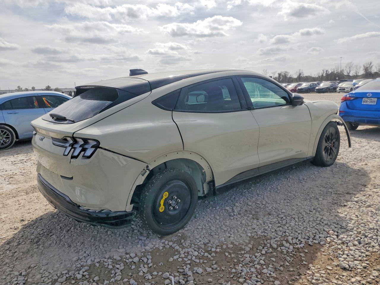 2025 Ford Mustang Mach-E Gt - Image 3