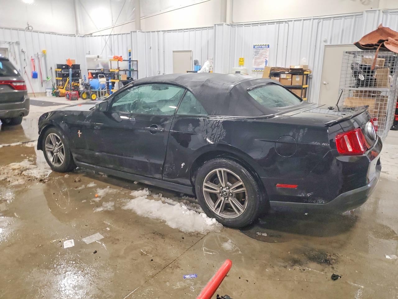 2010 Ford Mustang - Фото 2