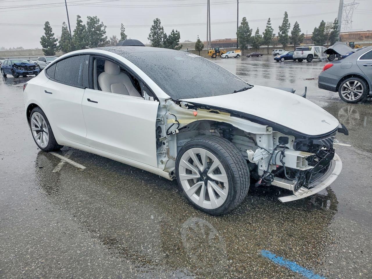 2022 Tesla Model 3 - Фото 4