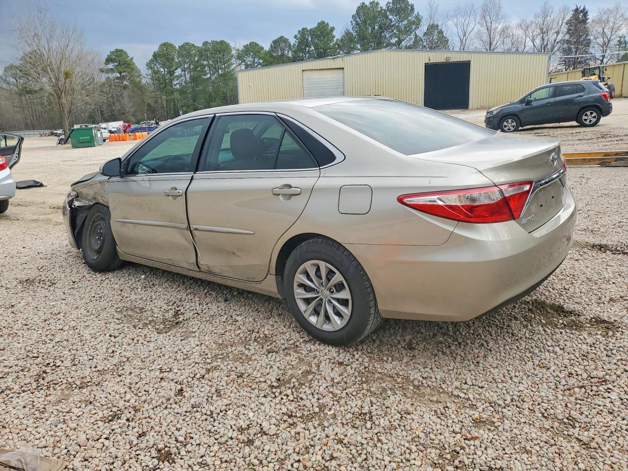 2015 Toyota Camry Le - Фото 2