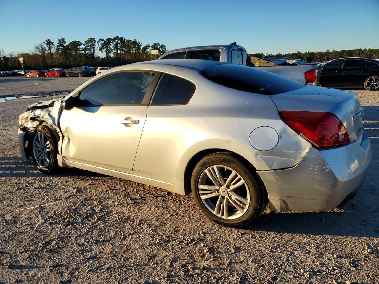 2010 Nissan Altima S - Image 2