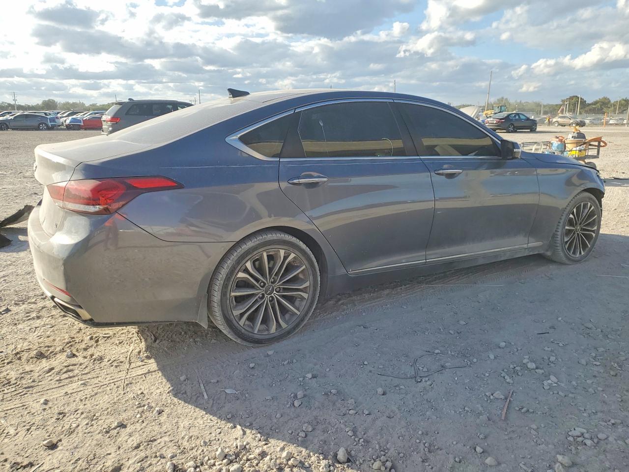 2015 Hyundai Genesis 3.8L - Фото 3