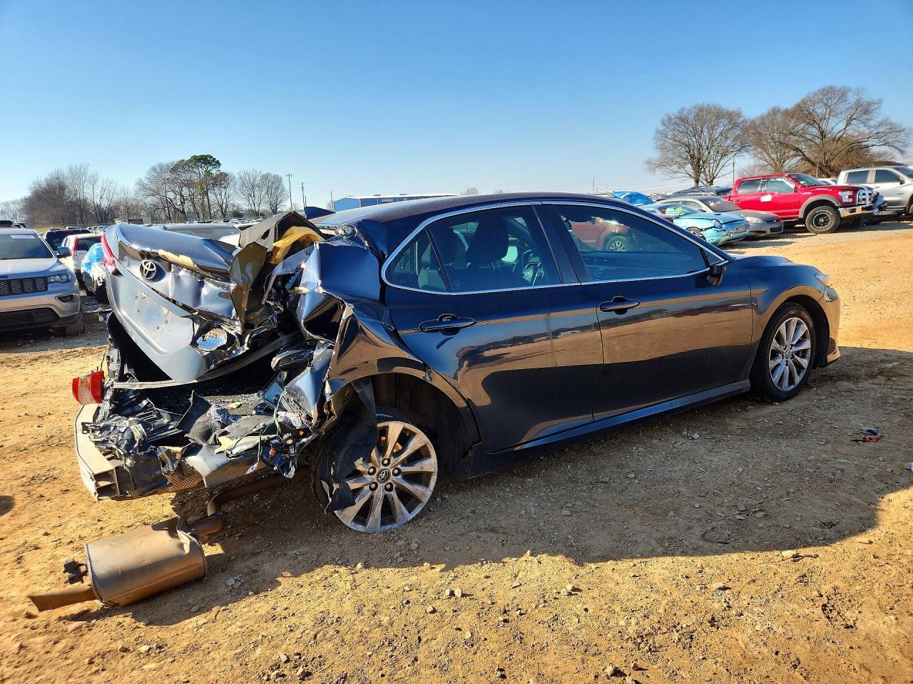 2020 Toyota Camry Le - Фото 3
