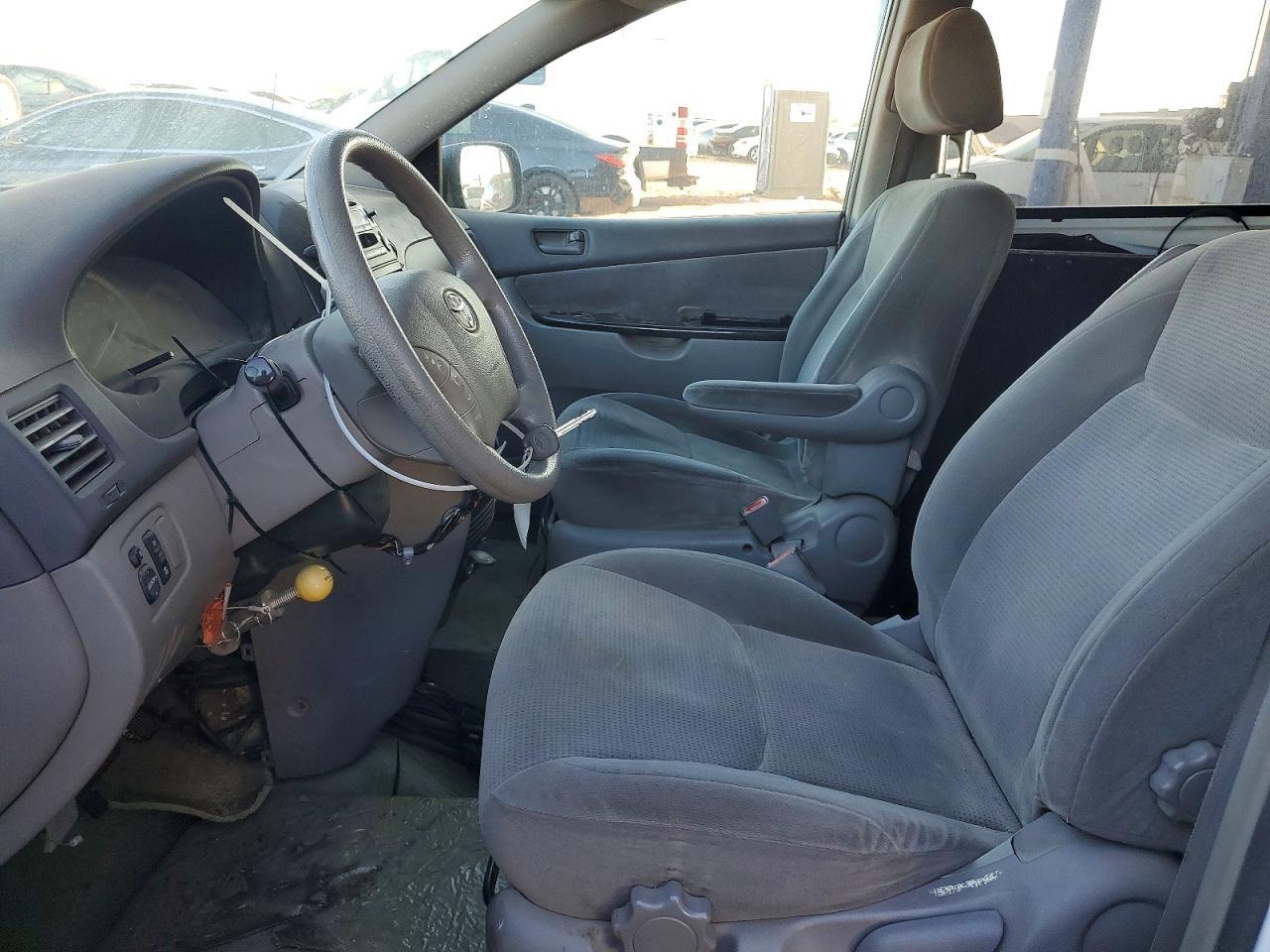 2004 Toyota Sienna Ce - Фото 7