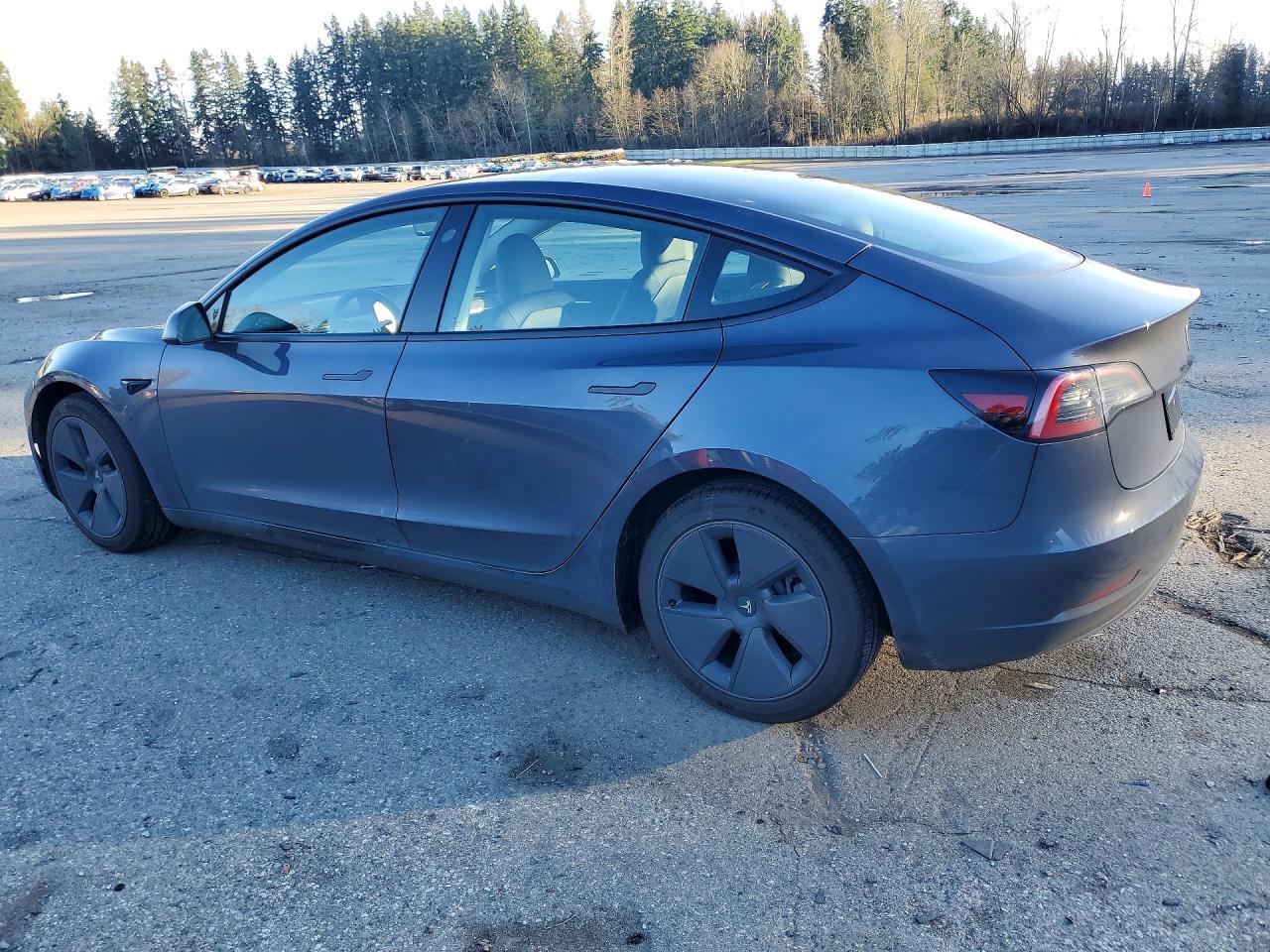 2023 Tesla Model 3 - Фото 2