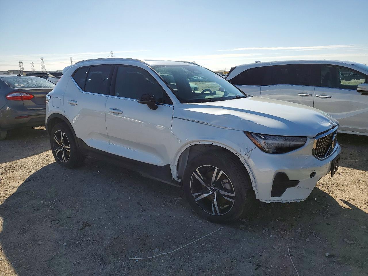 2025 Volvo Xc40 Core - Image 4