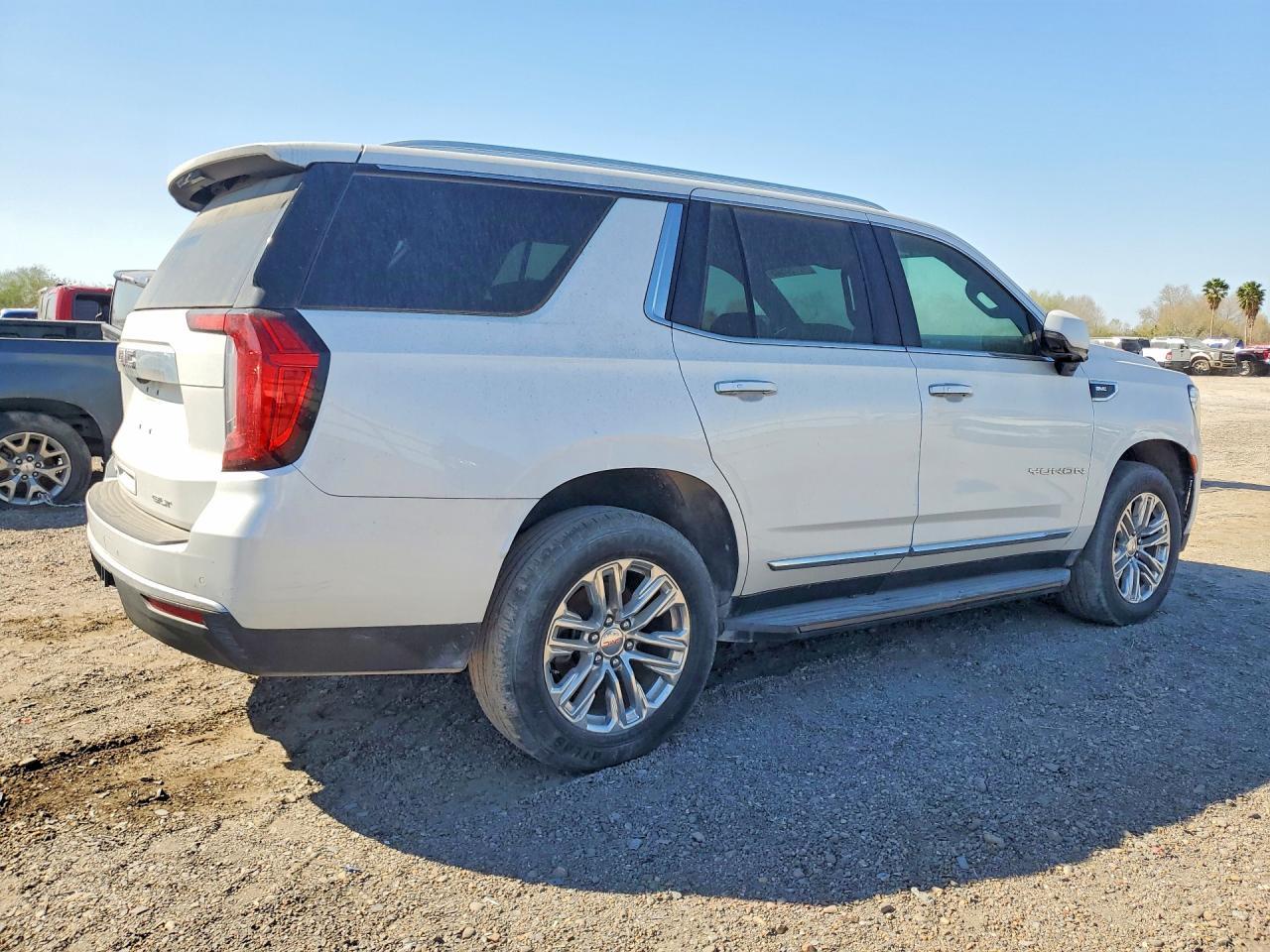 2021 GMC Yukon Slt - Фото 3