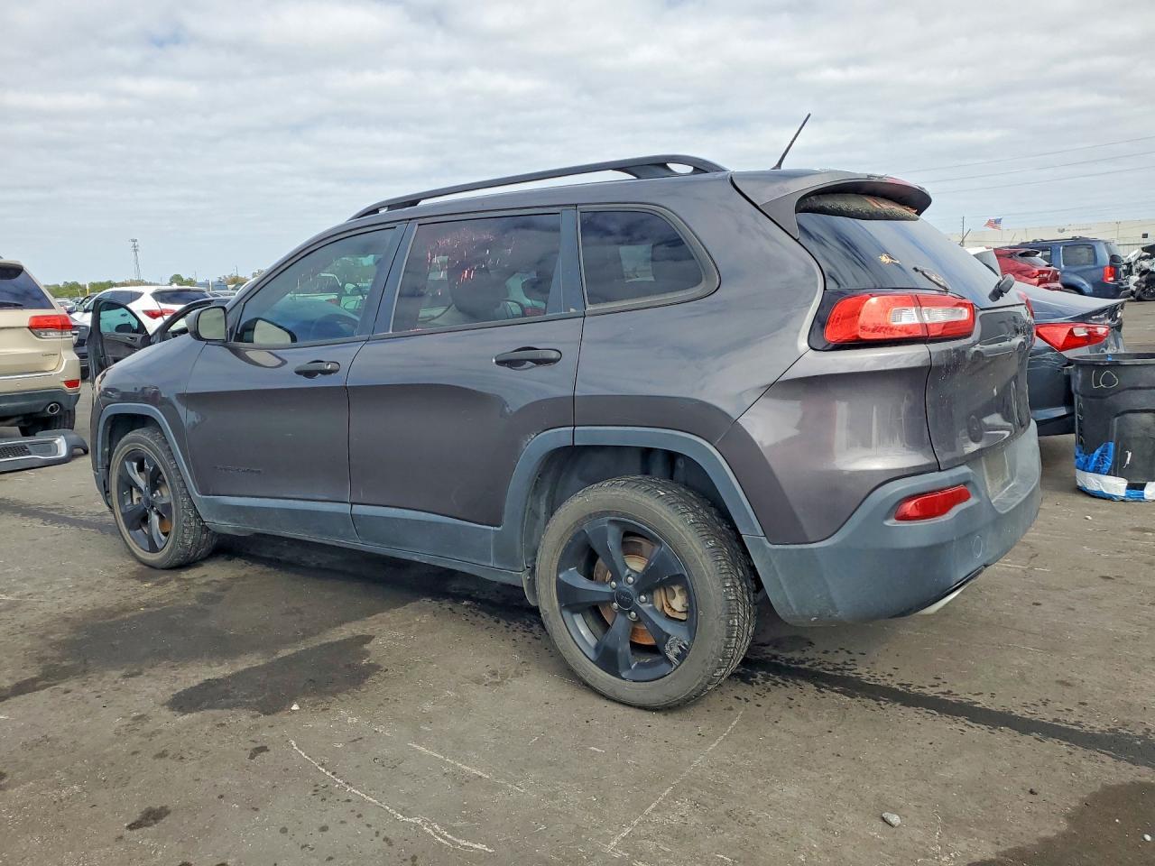 2017 Jeep Cherokee Sport - Фото 2