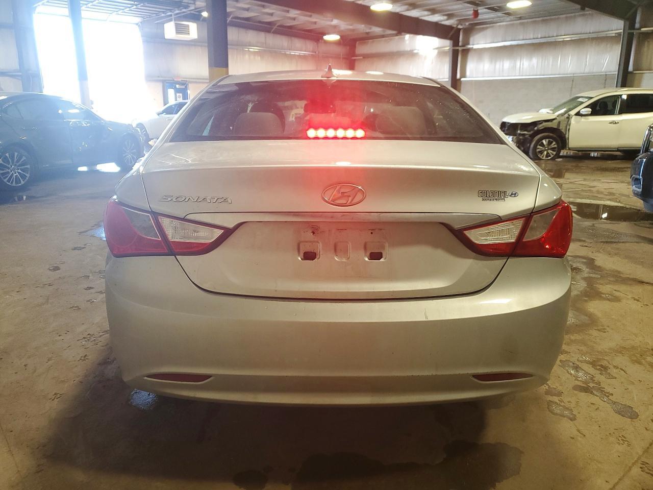 2012 Hyundai Sonata Gls - Image 6