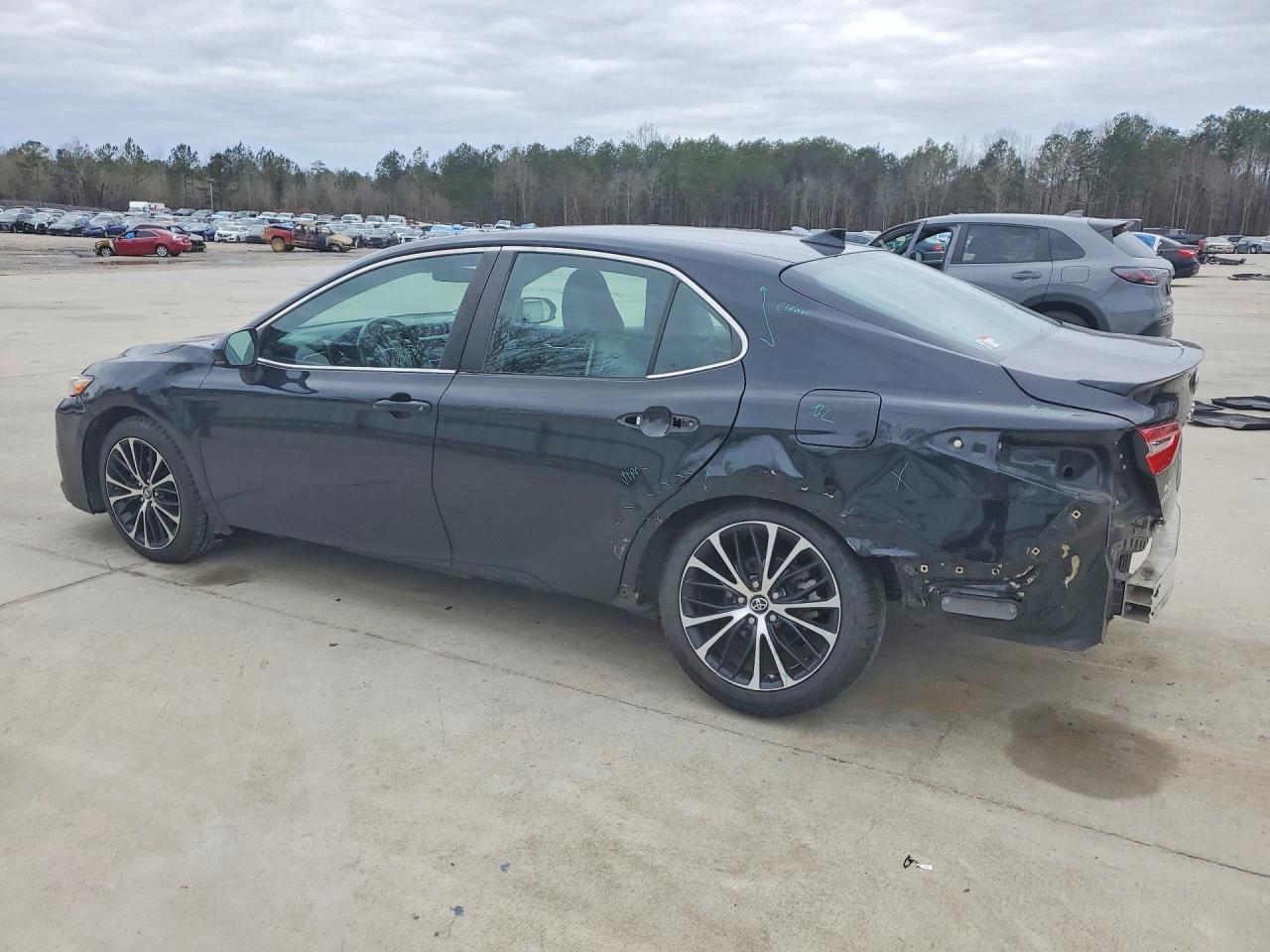 2019 Toyota Camry L - Фото 2
