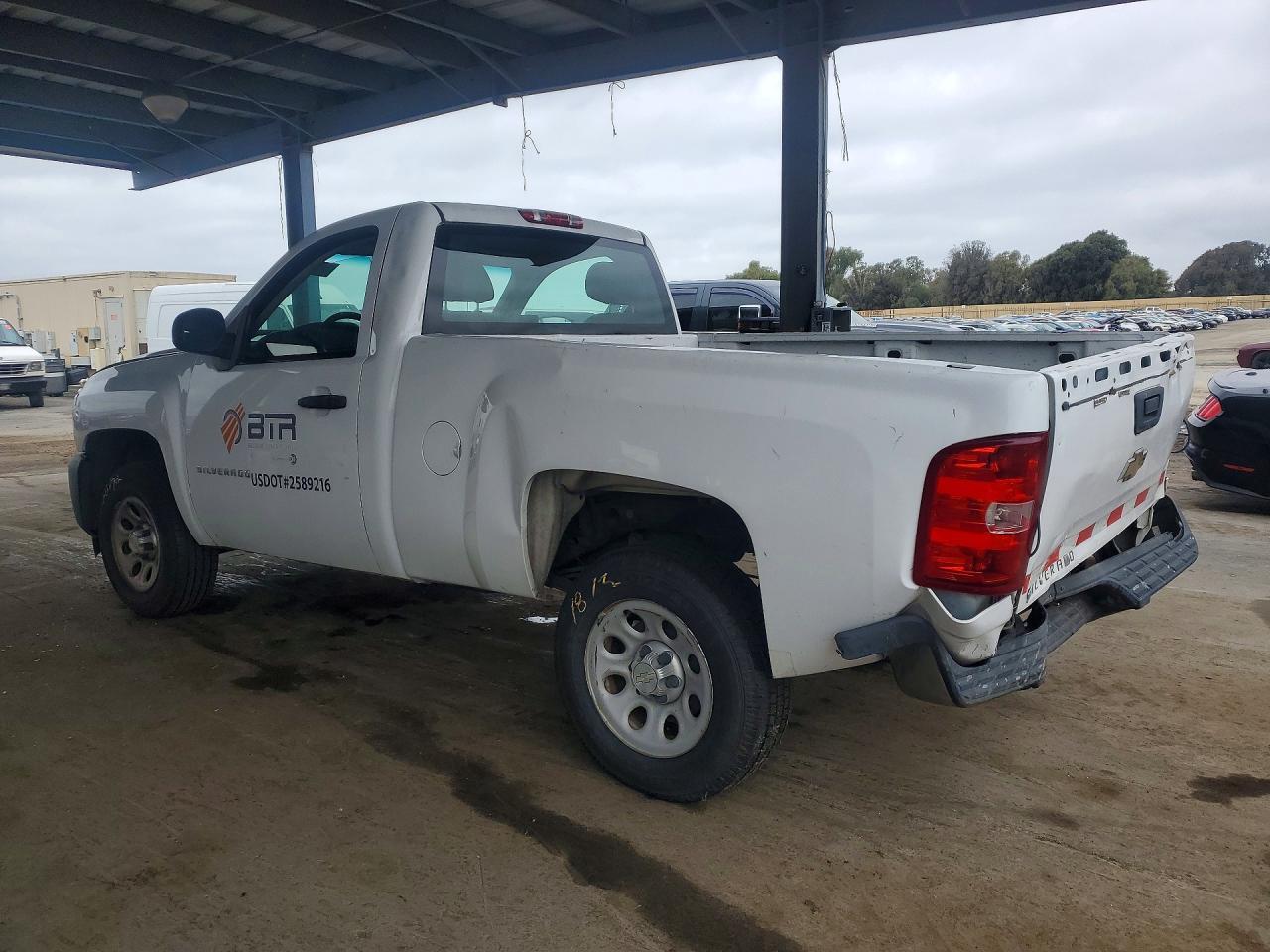 2011 Chevrolet Silverado C1500 - Фото 2