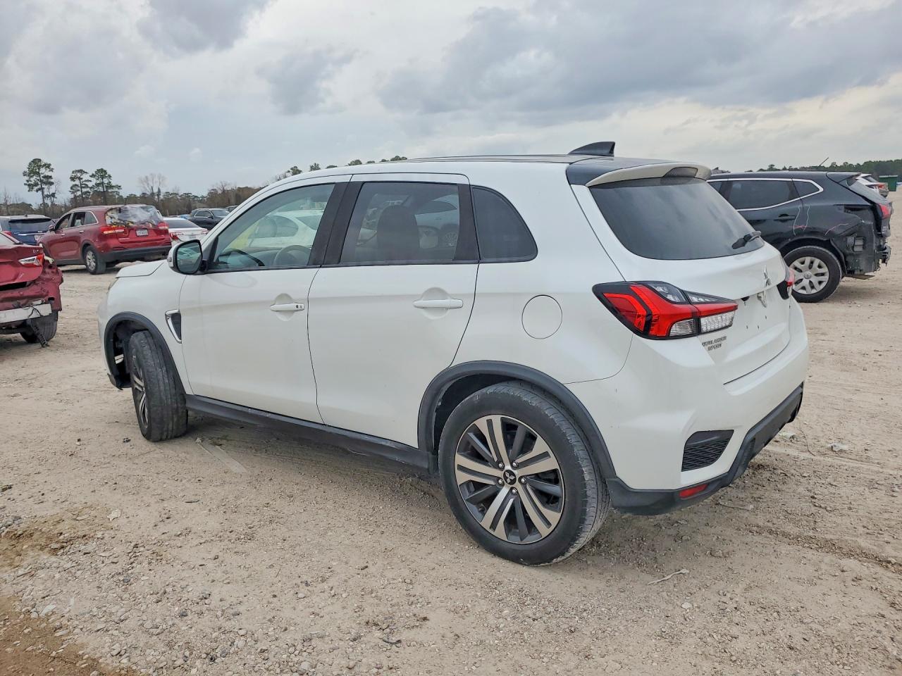 2020 Mitsubishi Outlander Sport Es - Фото 2