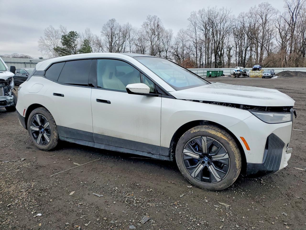 2023 BMW Ix xDrive50 - Image 4