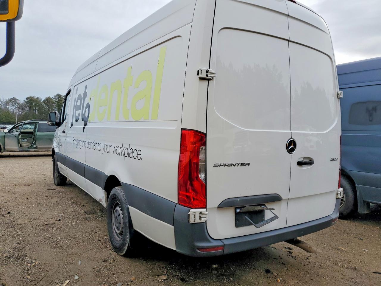 2019 Mercedes Benz Sprinter 2500 Delivery Van - Фото 2